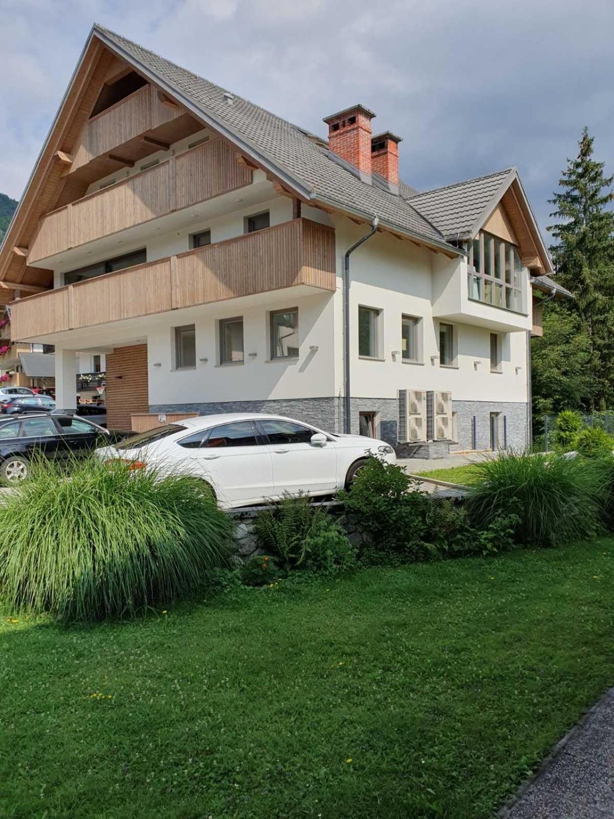 Luxury Apartment Near Lake Бохин Екстериор снимка